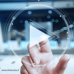 Trasmettere un video live come strategia di marketing sui social: ecco come prepararti e quali tool utilizzare per rendere professionali le tue dirette.